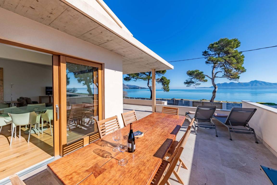 Hauptansicht vom Вилла: Seafront Villa Mar i Pins by Sealand Villas
