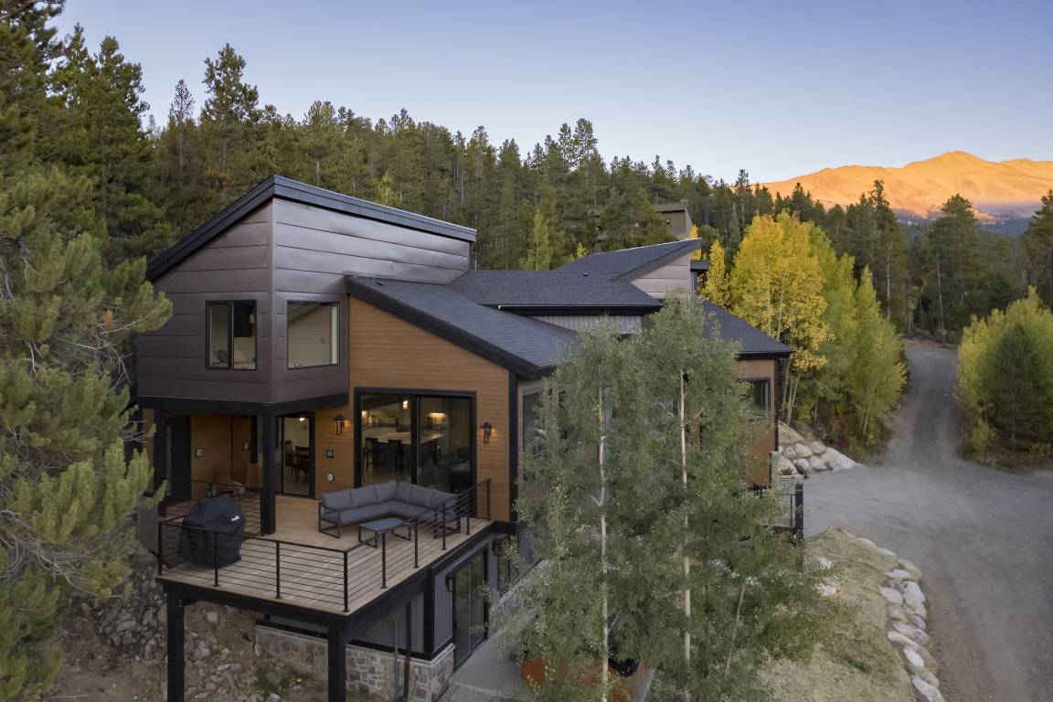 315 M² House ∙ 4 Bedrooms ∙ 10 Guests