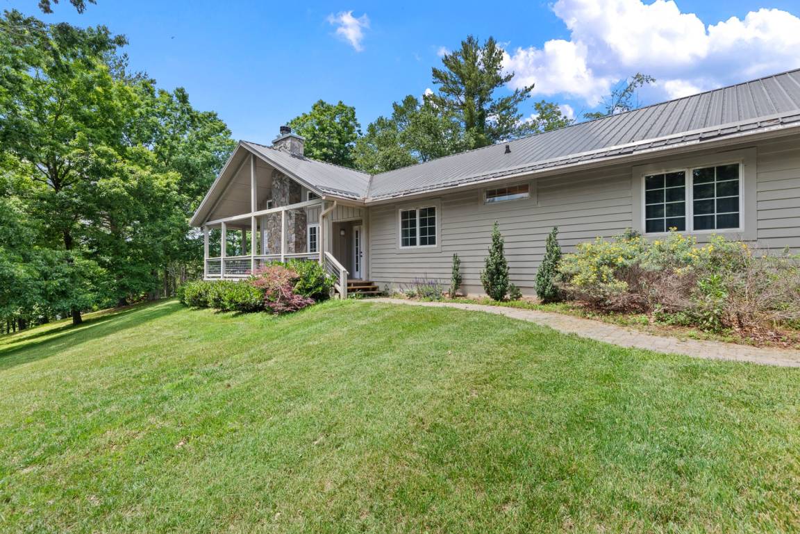 House ∙ 3 Bedrooms ∙ 8 Guests - West Jefferson, NC