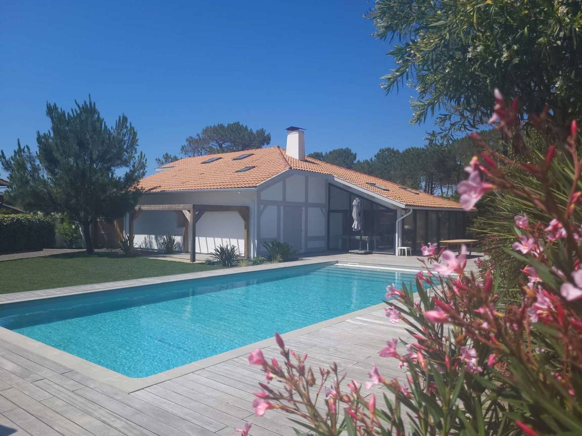 220 M² Villa ∙ 6 Bedrooms ∙ 11 Guests - Biscarrosse