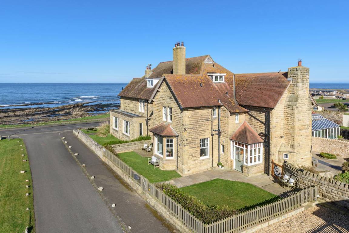 Cottage ∙ 5 Bedrooms ∙ 12 Guests - Beadnell