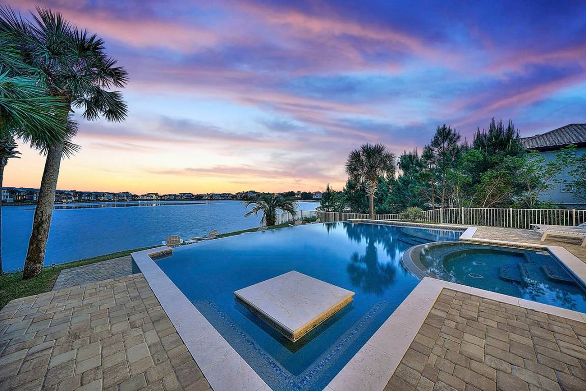 315 M² House ∙ 5 Bedrooms ∙ 16 Guests