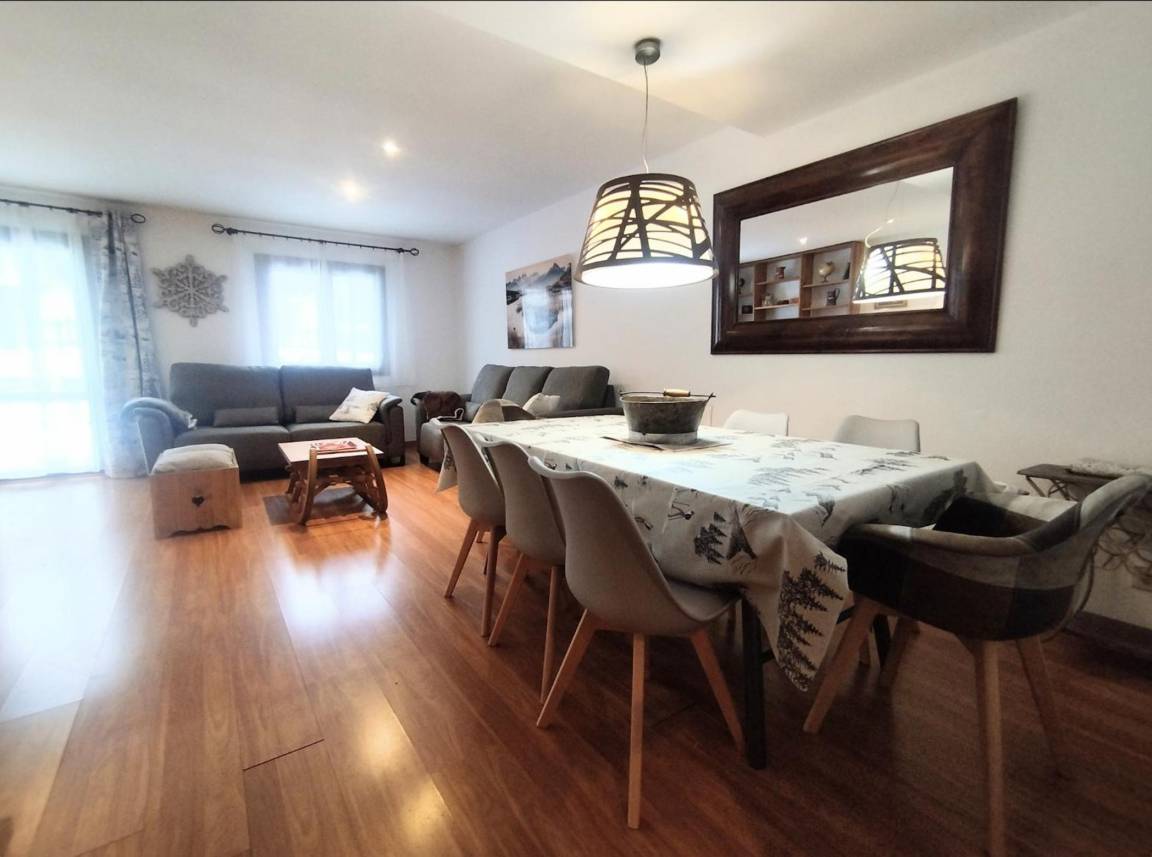 250 M² Casa ∙ 4 Habitaciones ∙ 10 Huéspedes - Benasque