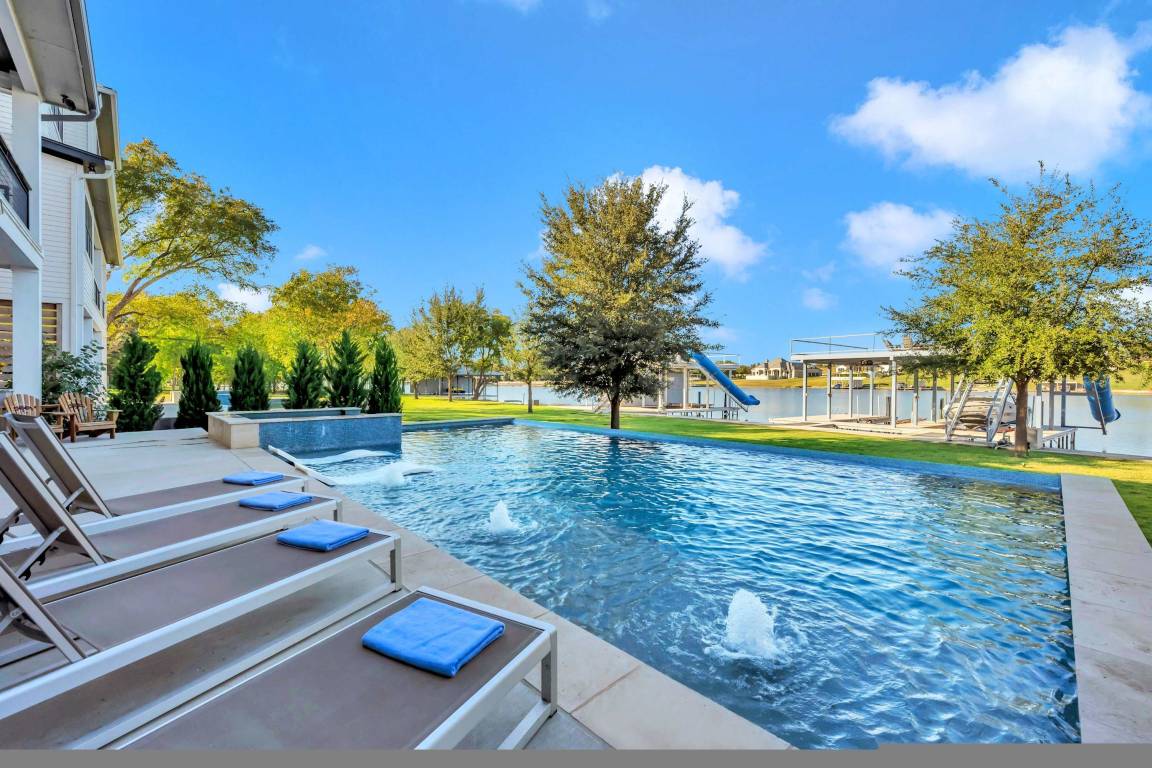 Apartment ∙ 4 Bedrooms ∙ 14 Guests - Kingsland, TX