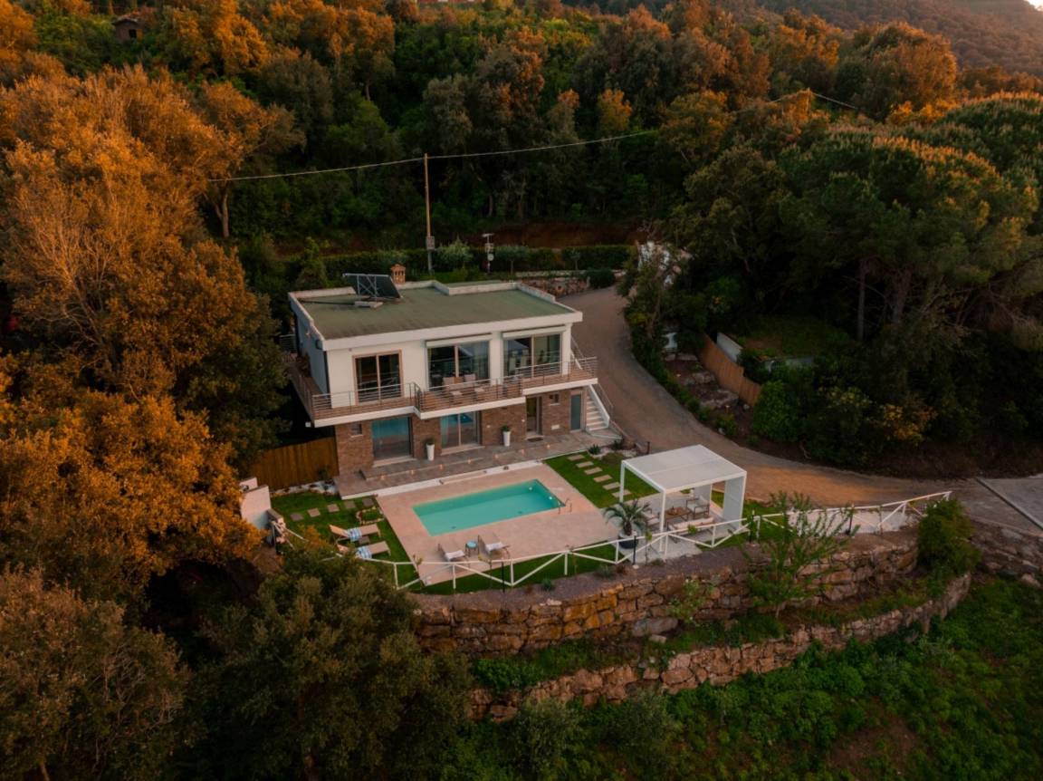 200 M² Villa ∙ 5 Slaapkamers ∙ 11 Gasten - Portoferraio