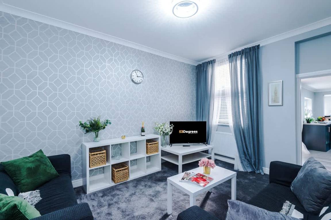 Apartment ∙ 4 Bedrooms ∙ 10 Guests - Bromsgrove