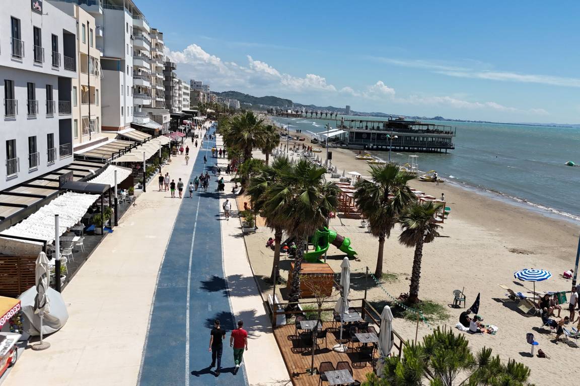 95 M² Apartment ∙ 2 Bedrooms ∙ 5 Guests - Durres