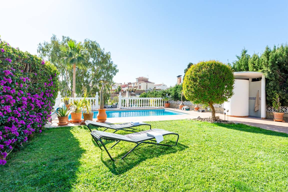 180 M² Villa ∙ 3 Bedrooms ∙ 6 Guests - Salobreña