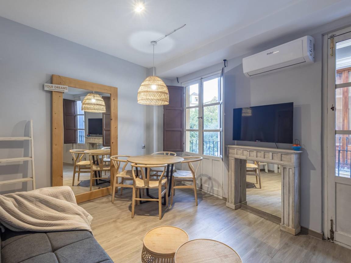 85 M² Apartment ∙ 2 Bedrooms ∙ 5 Guests - Granada