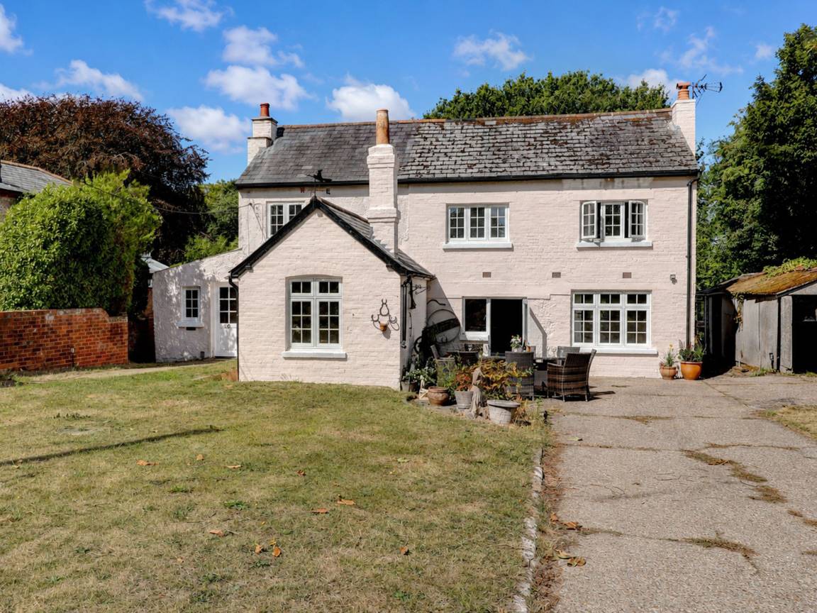 Cottage ∙ 4 Bedrooms ∙ 8 Guests - Southampton