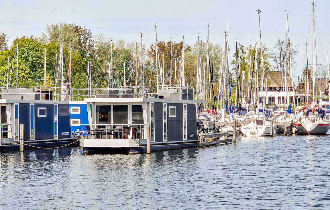 28 M² Houseboat ∙ 2 Bedrooms ∙ 4 Guests - Naarden