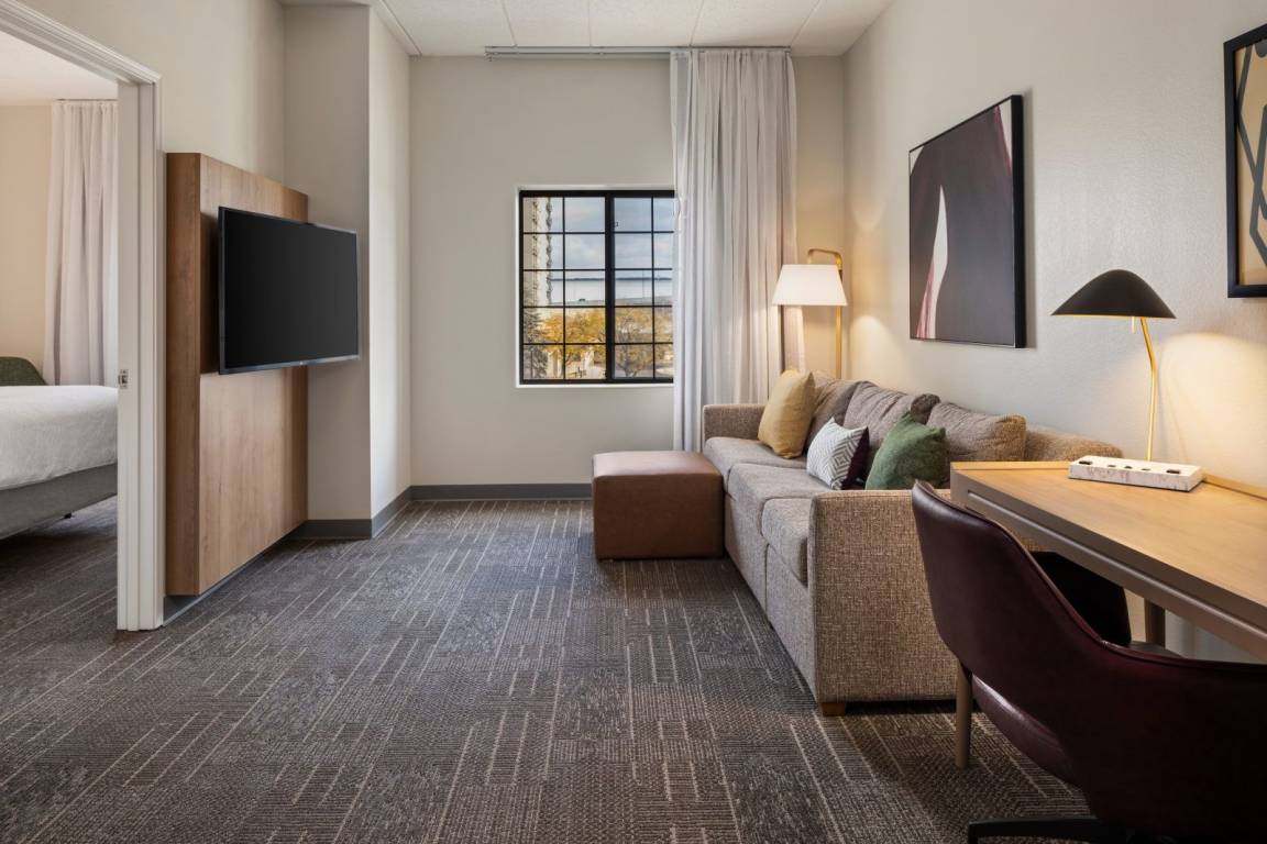 Hotel ∙ 1 Bedroom ∙ 4 Guests - Bloomington, MN