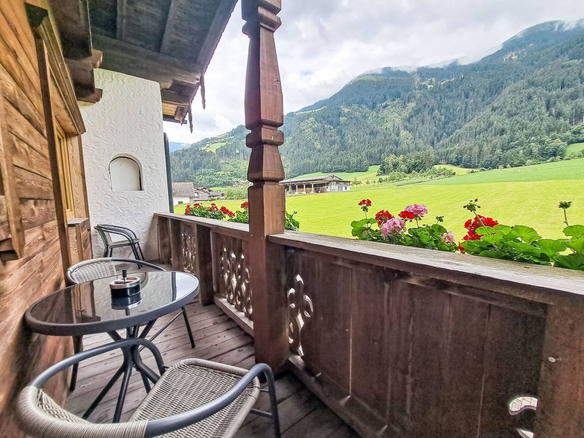 120 M² Ferienwohnung ∙ 4 Schlafzimmer ∙ 8 Gäste - Hippach