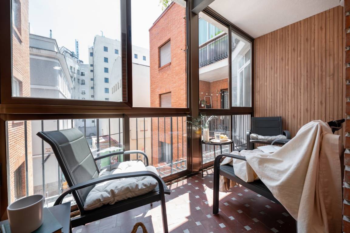 64 M² Apartamento ∙ 1 Habitación ∙ 2 Huéspedes - Madrid