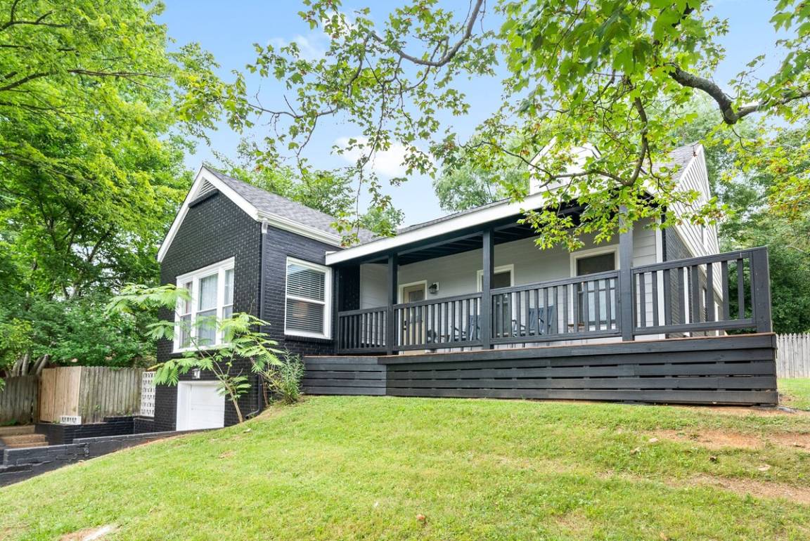 242 M² House ∙ 4 Bedrooms ∙ 16 Guests - Clarksville, TN