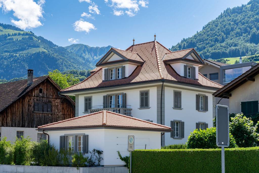 250 M² Villa ∙ 6 Schlafzimmer ∙ 12 Gäste - Giswil