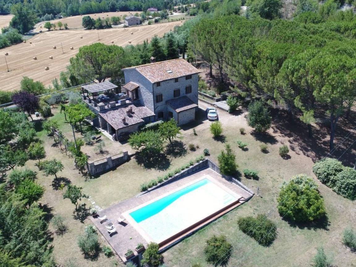 110 M² House ∙ 2 Bedrooms ∙ 7 Guests - Todi