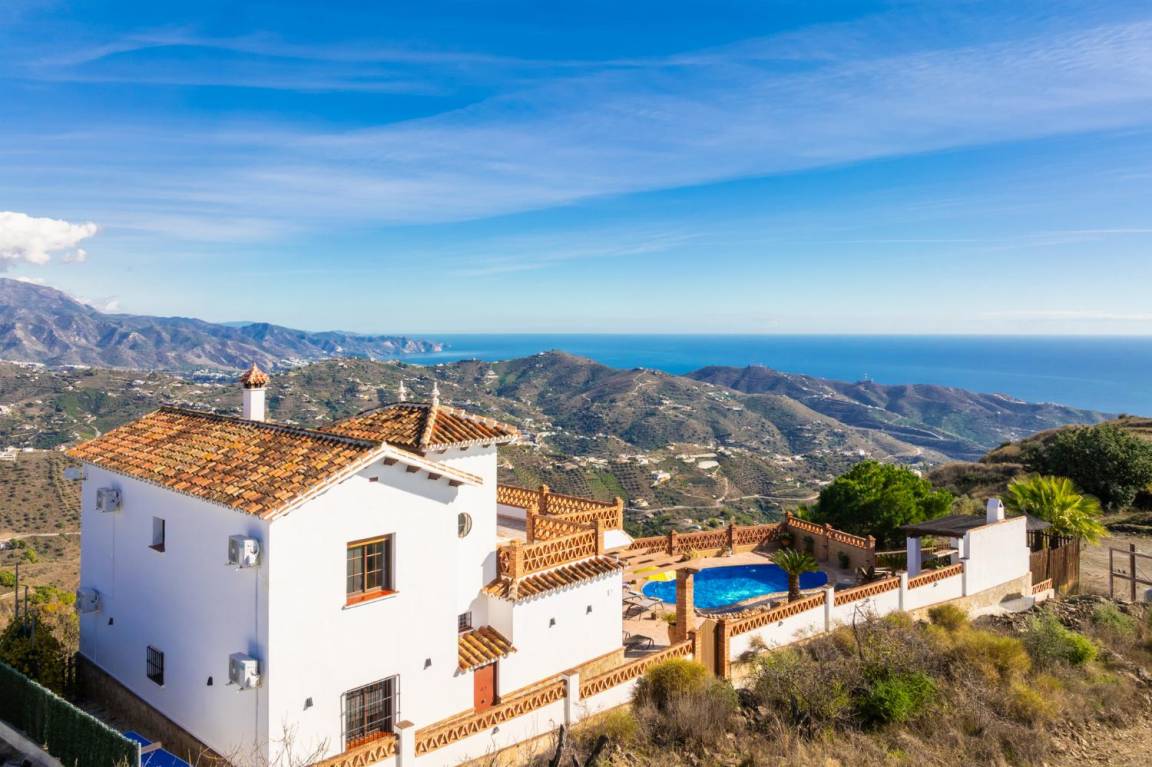 240 M² Villa ∙ 4 Habitaciones ∙ 8 Huéspedes - Torrox