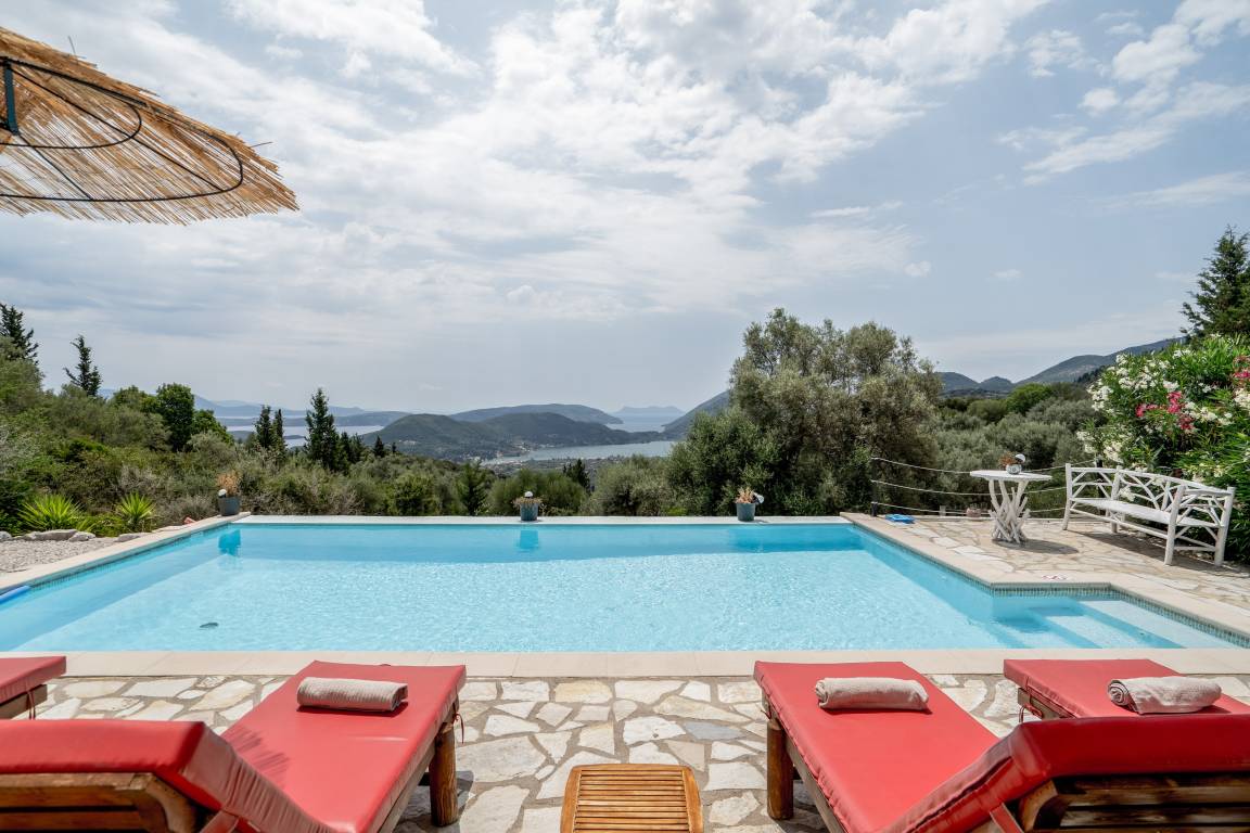310 M² Villa ∙ 3 Bedrooms ∙ 6 Guests - Lefkada