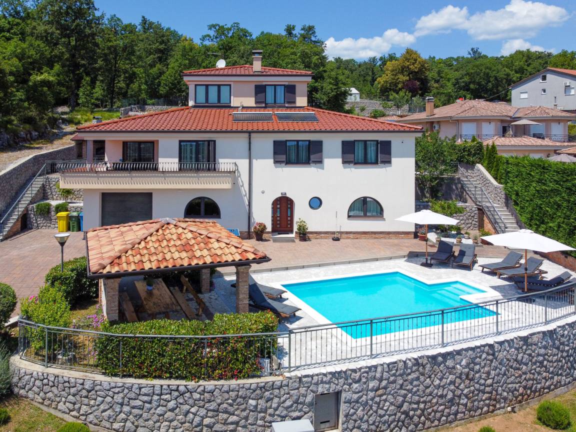 300 M² House ∙ 6 Bedrooms ∙ 12 Guests - Rijeka