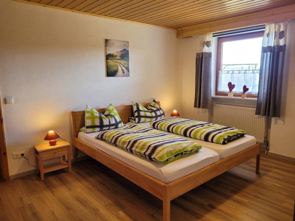 60 M² Ferienwohnung ∙ 2 Schlafzimmer ∙ 5 Gäste - Neunburg vorm Wald