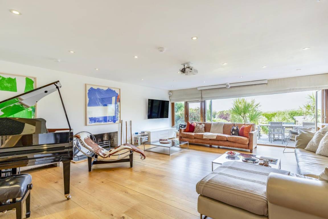 Cottage ∙ 4 Bedrooms ∙ 8 Guests - Newquay