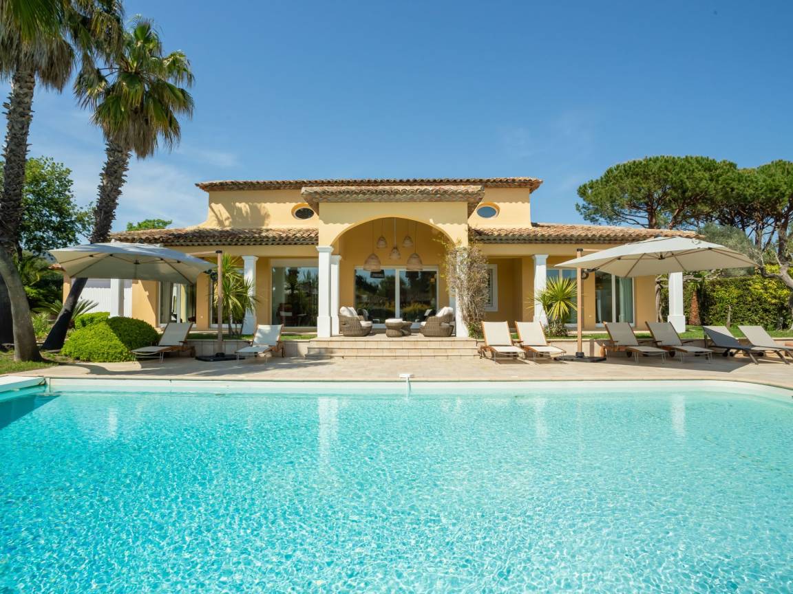 200 M² Ferienhaus ∙ 4 Schlafzimmer ∙ 8 Gäste - Grimaud