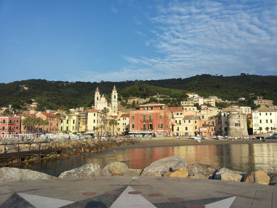 100 M² Appartamento Vacanza ∙ 2 Camere Da Letto ∙ 6 Ospiti - Laigueglia