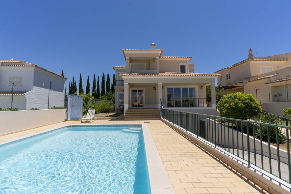 233 M² Villa ∙ 4 Chambres ∙ 8 Personnes - Guia