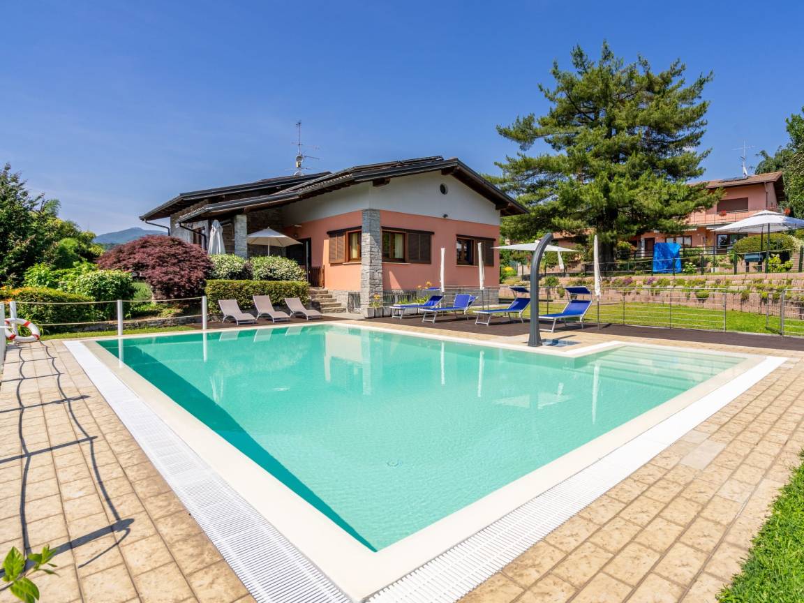 95 M² Ferienwohnung ∙ 3 Schlafzimmer ∙ 6 Gäste - Luino
