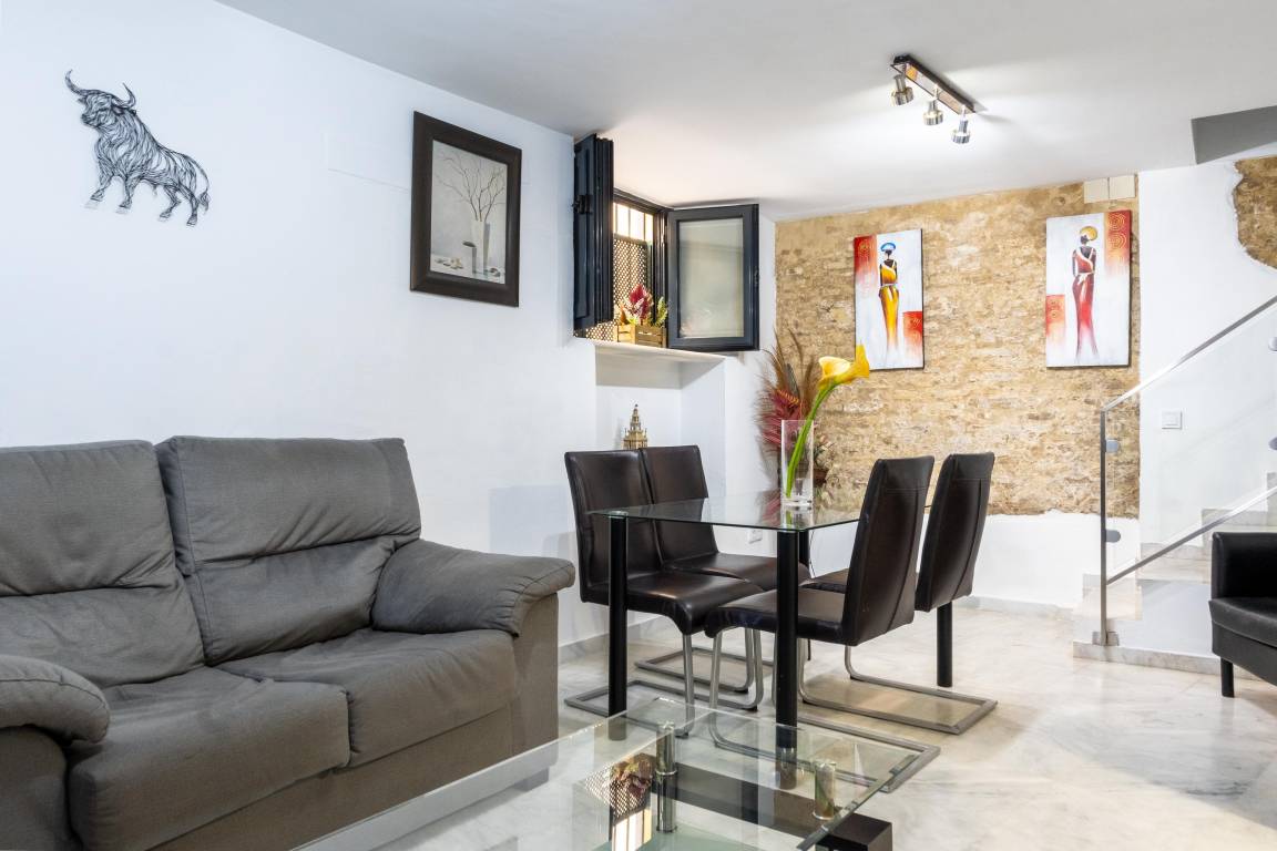 70 M² Apartamento ∙ 3 Habitaciones ∙ 6 Huéspedes - Seville