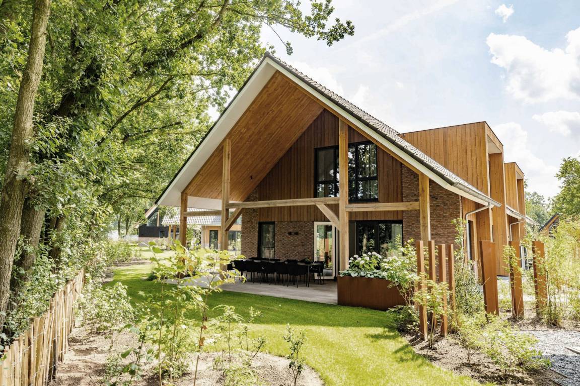 300 M² House ∙ 5 Bedrooms ∙ 12 Guests - Ede