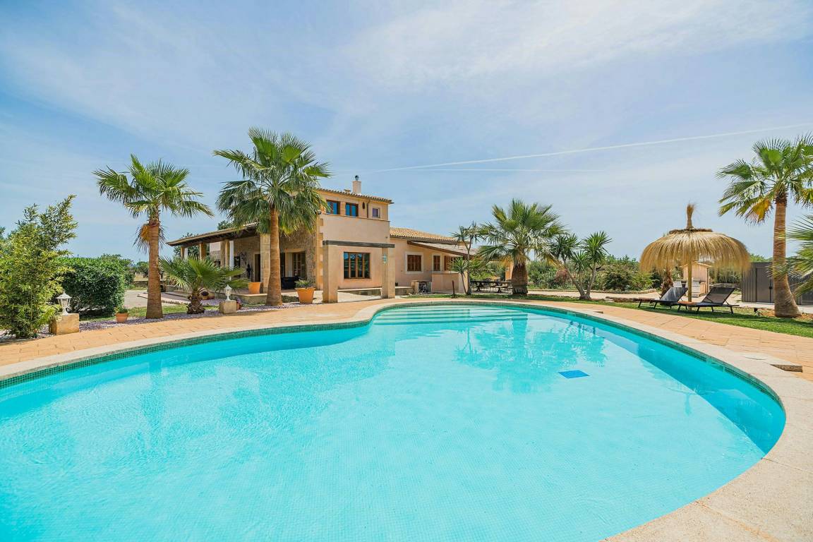 250 M² House ∙ 3 Bedrooms ∙ 6 Guests - Sa Pobla