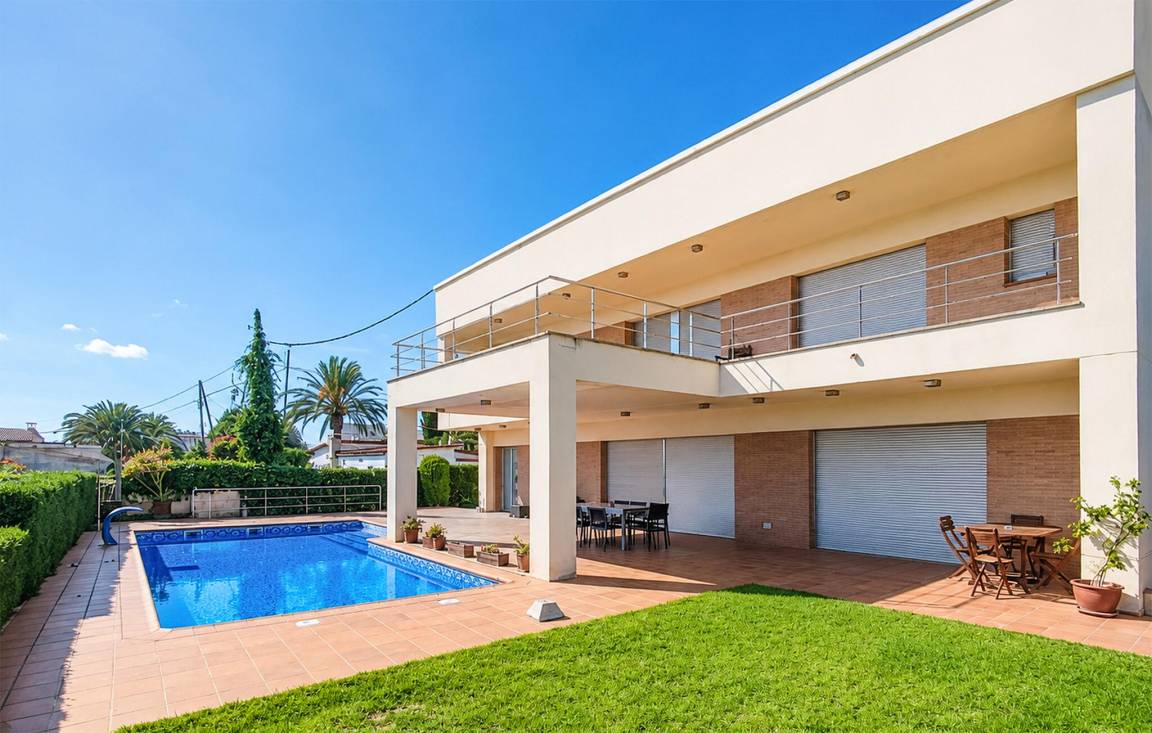 400 M² Huis ∙ 6 Slaapkamers ∙ 16 Gasten - Alcanar