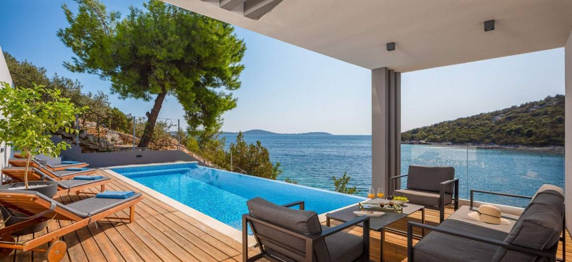 300 M² Villa ∙ 4 Bedrooms ∙ 8 Guests - Primošten