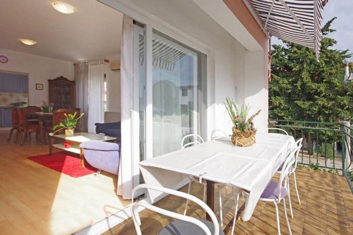 99 M² Apartamento ∙ 3 Habitaciones ∙ 7 Huéspedes - Tisno