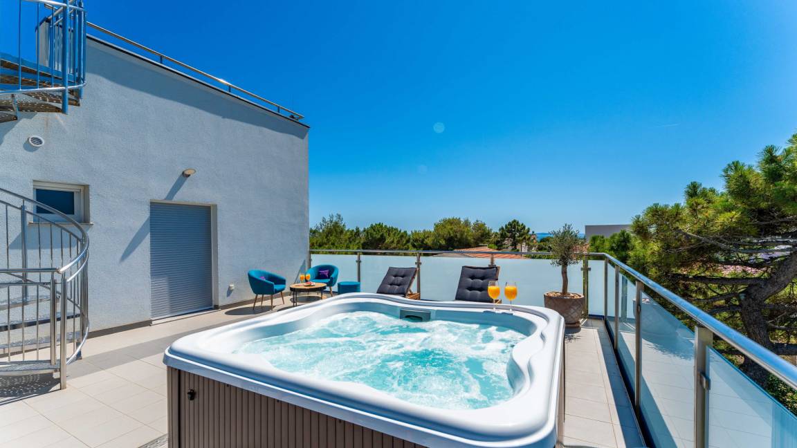 290 M² Apartment ∙ 6 Bedrooms ∙ 12 Guests - Privlaka