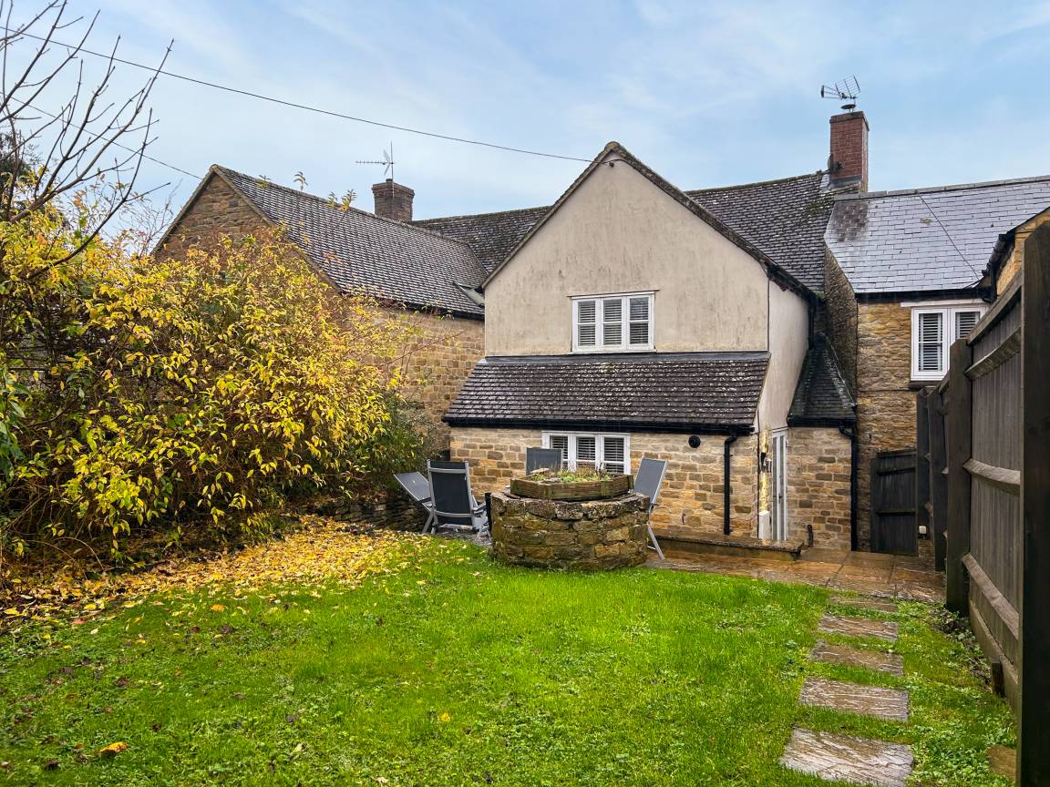 Cottage ∙ 3 Bedrooms ∙ 6 Guests - Witney