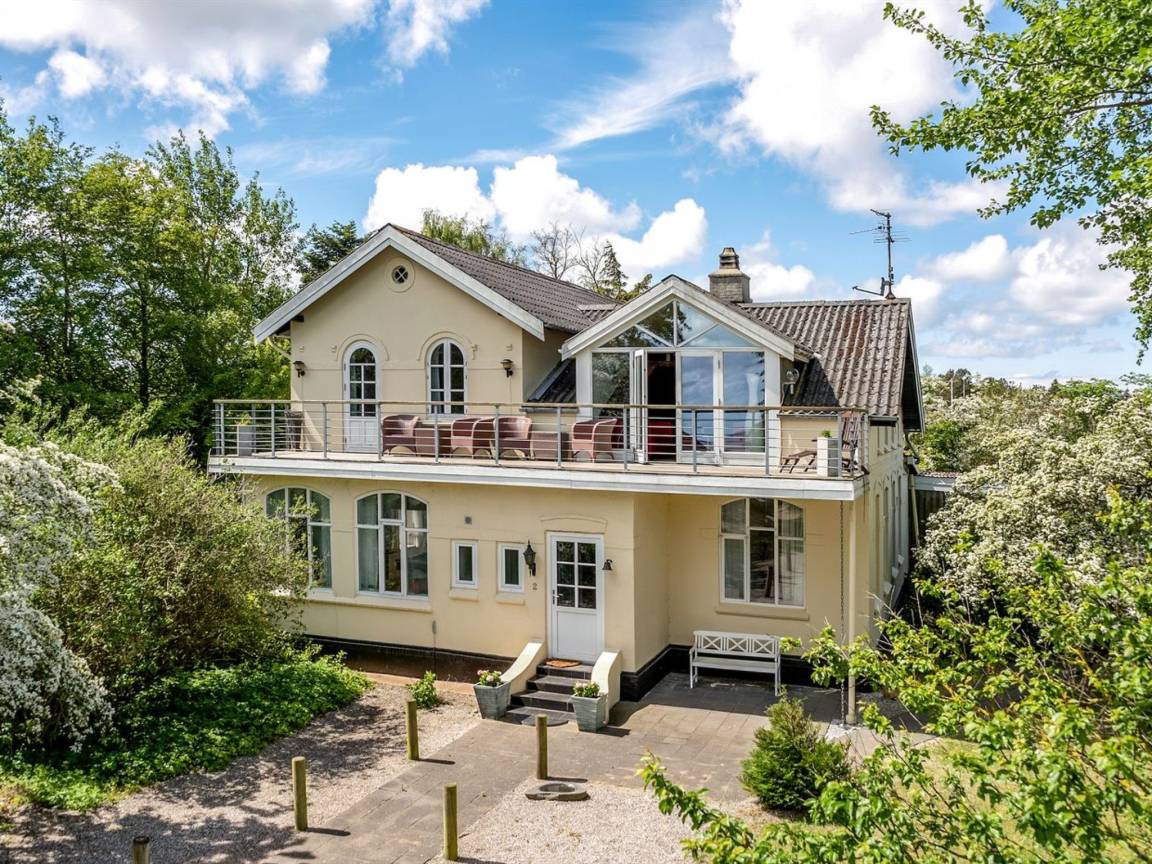350 M² House ∙ 5 Bedrooms ∙ 10 Guests - List