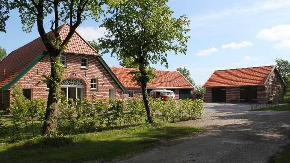90 M² Appartement ∙ 1 Slaapkamer ∙ 2 Gasten - Westerstede