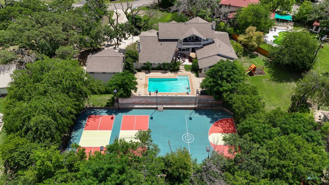 Apartamento ∙ 8 Habitaciones ∙ 26 Huéspedes - San Antonio, TX