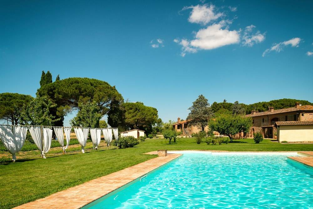 Casale a Castiglione Del Lago con giardino e piscina