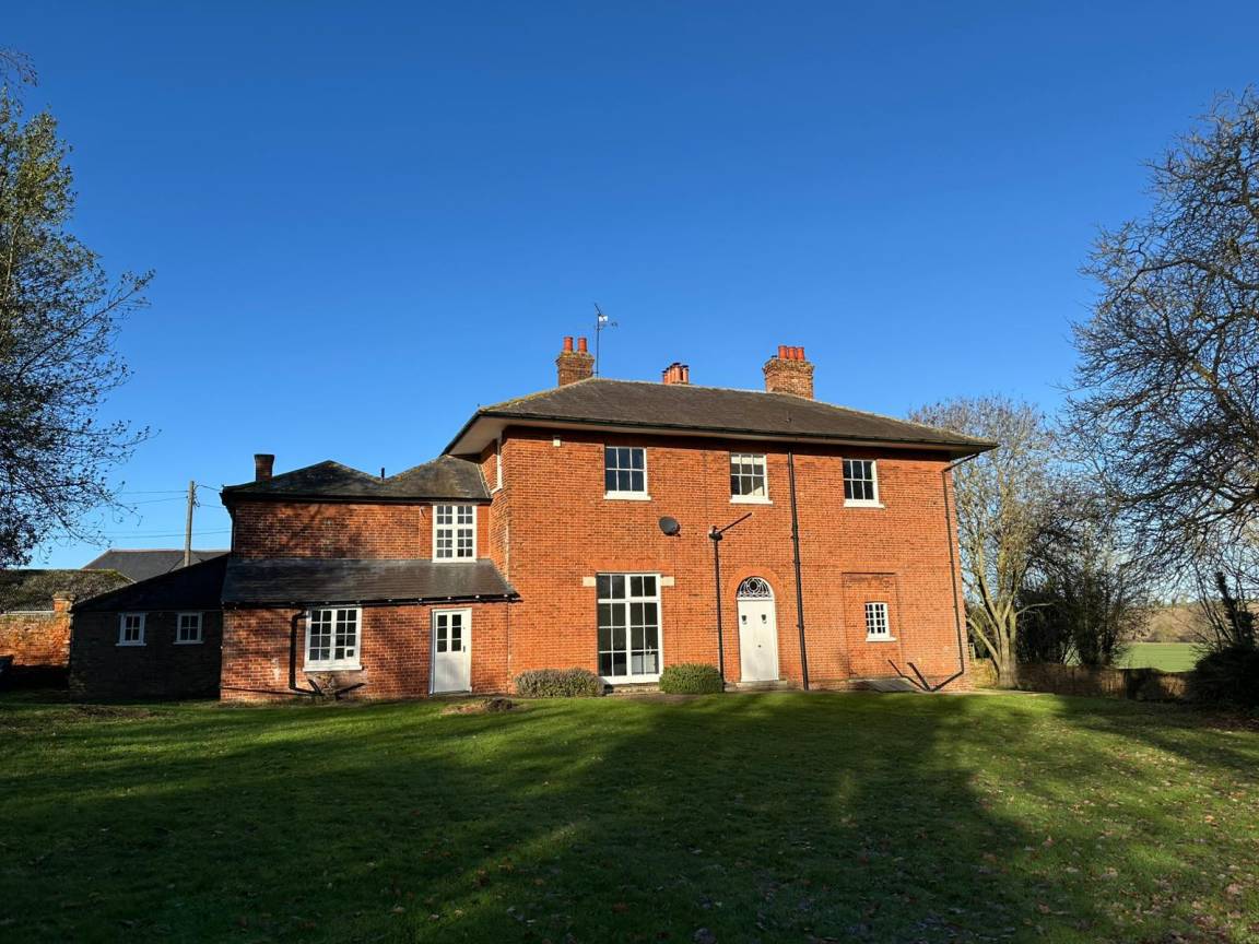 250 M² House ∙ 7 Bedrooms ∙ 14 Guests - Saffron Walden