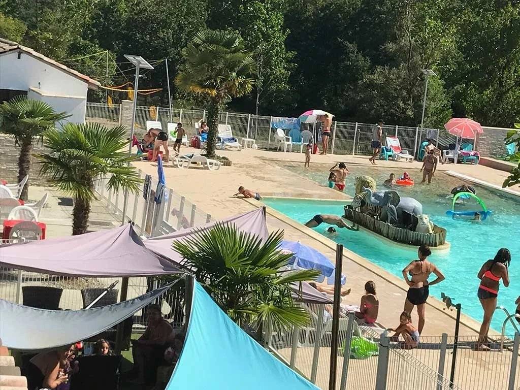 60 M² Camping ∙ 4 Bedrooms ∙ 8 Guests - Moissac