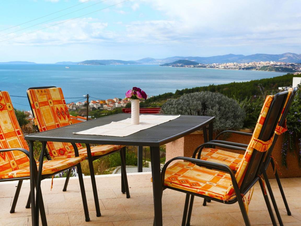 52 M² Apartment ∙ 2 Bedrooms ∙ 5 Guests - Podstrana