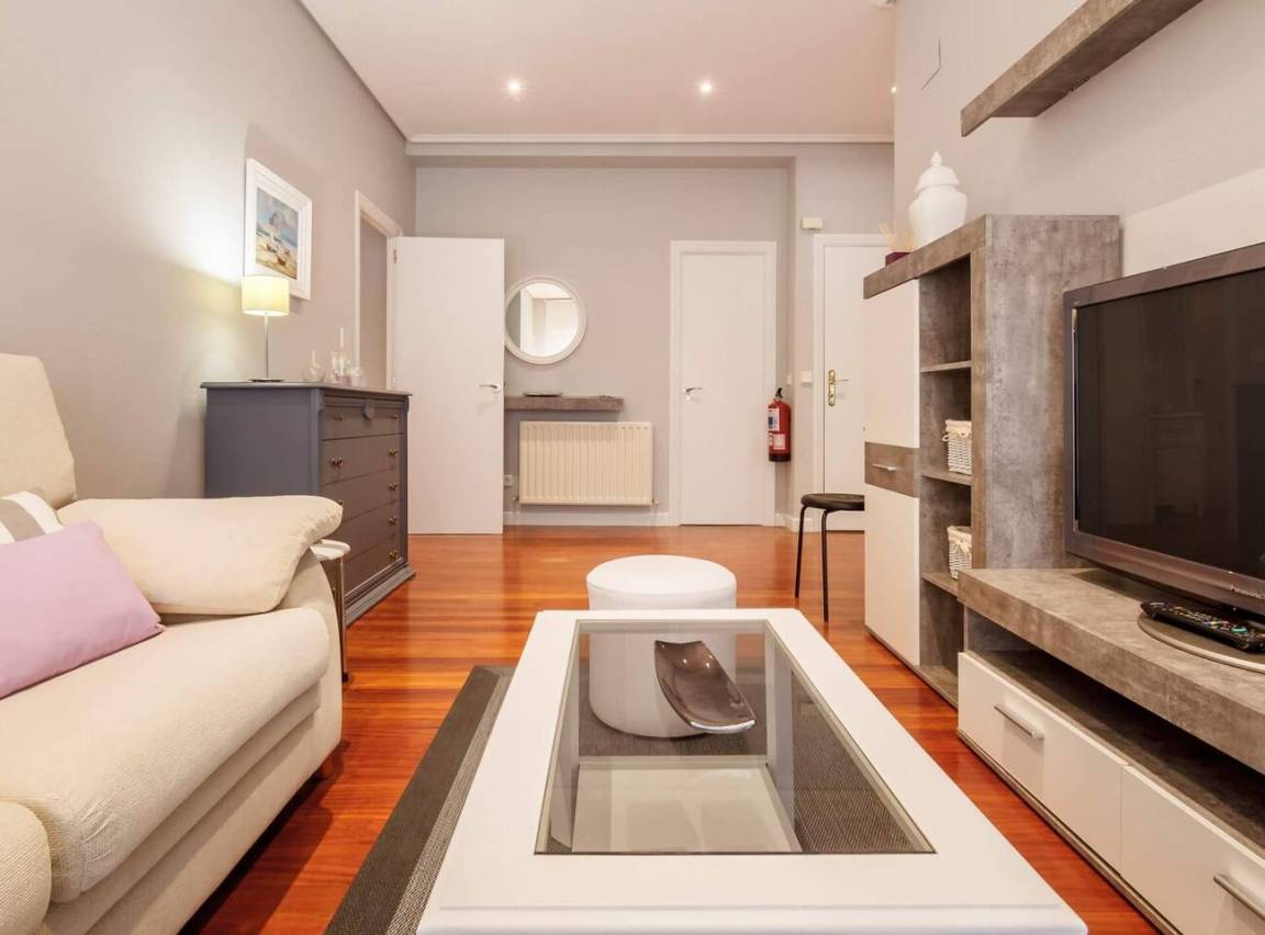 80 M² Apartment ∙ 2 Bedrooms ∙ 4 Guests - Bilbao