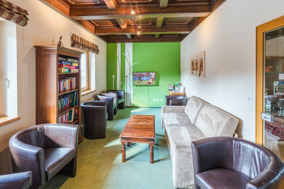 900 m² Ferienhaus ∙ 16 Schlafzimmer ∙ 50 Gäste – Bild 2