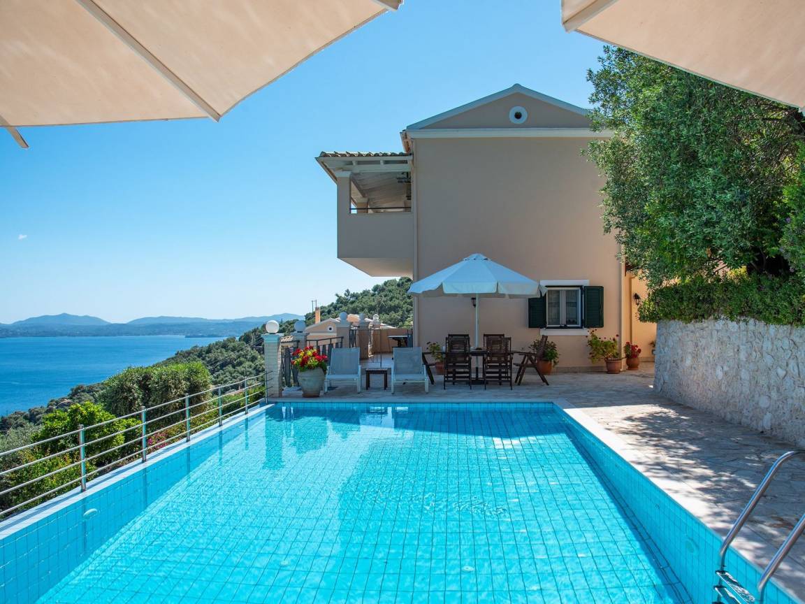 170 M² House ∙ 3 Bedrooms ∙ 6 Guests - Kassiopi
