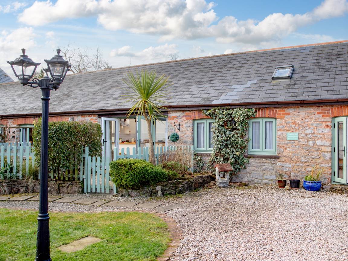 Cottage ∙ 2 Bedrooms ∙ 4 Guests - Paignton