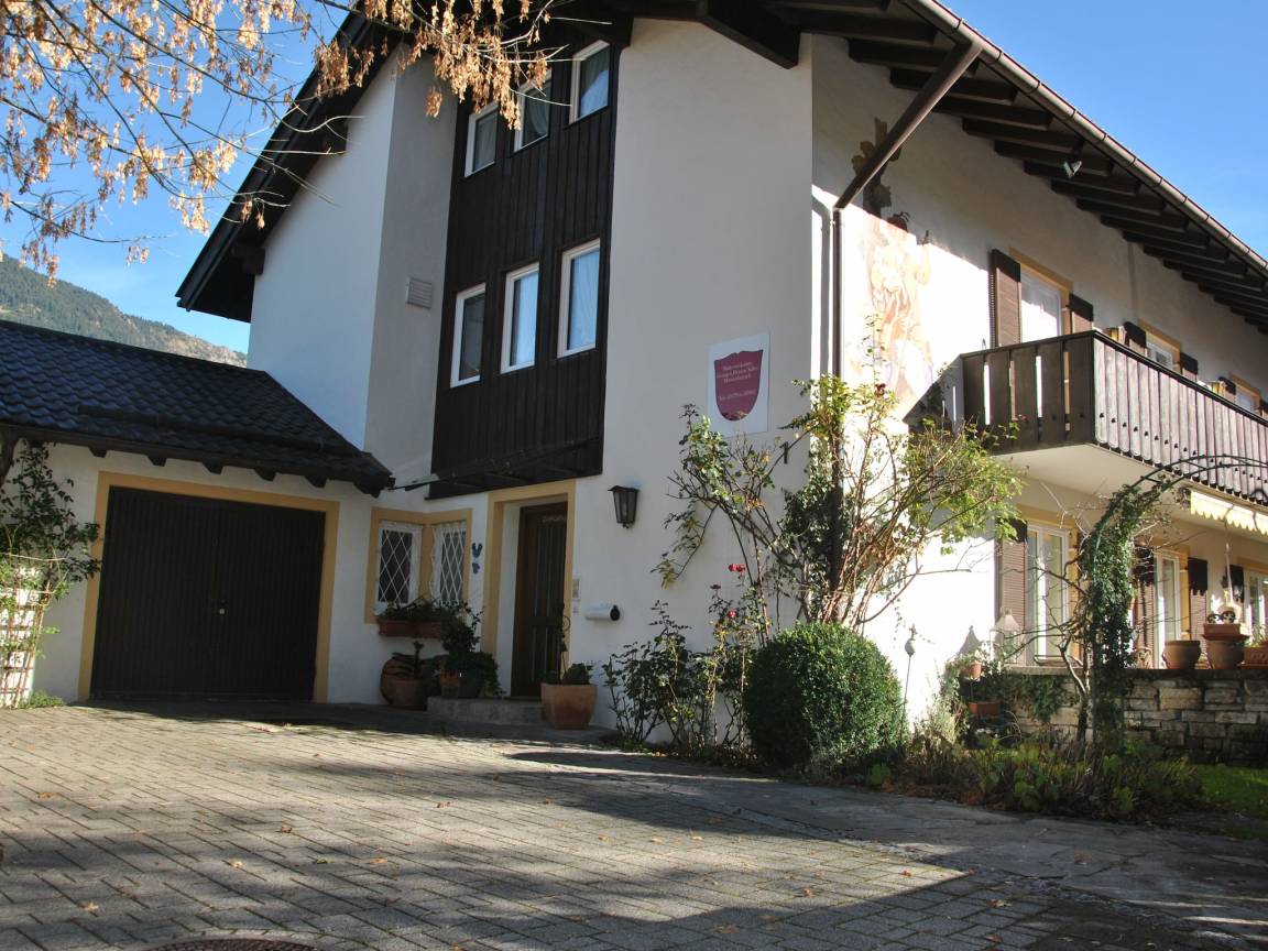 70 M² Ferienwohnung ∙ 1 Schlafzimmer ∙ 2 Gäste - Eschenlohe